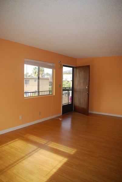 1443 E Windsor Rd - Photo 3 of 14