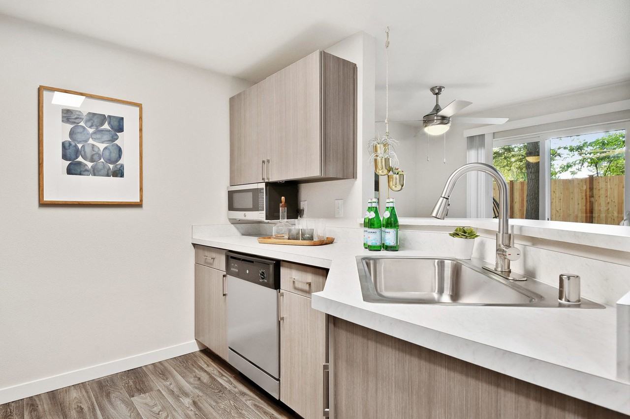 The Lakehouse - Photo 5 of 27