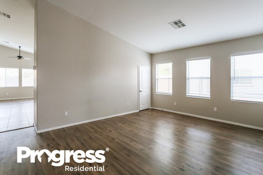 6805 S 39th Dr - Photo 3 of 16