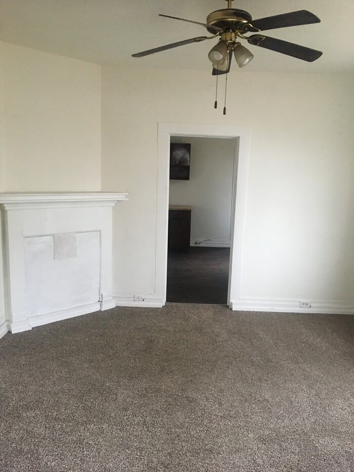 410 6th St - Photo 3 of 6