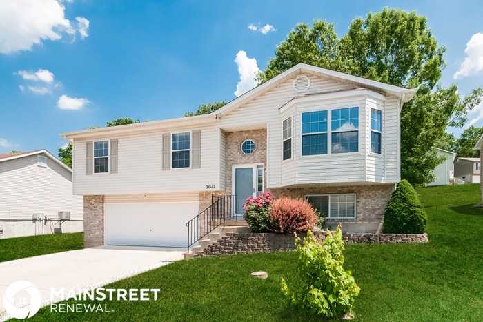 2012 Fairbanks Ln - Photo 2 of 15