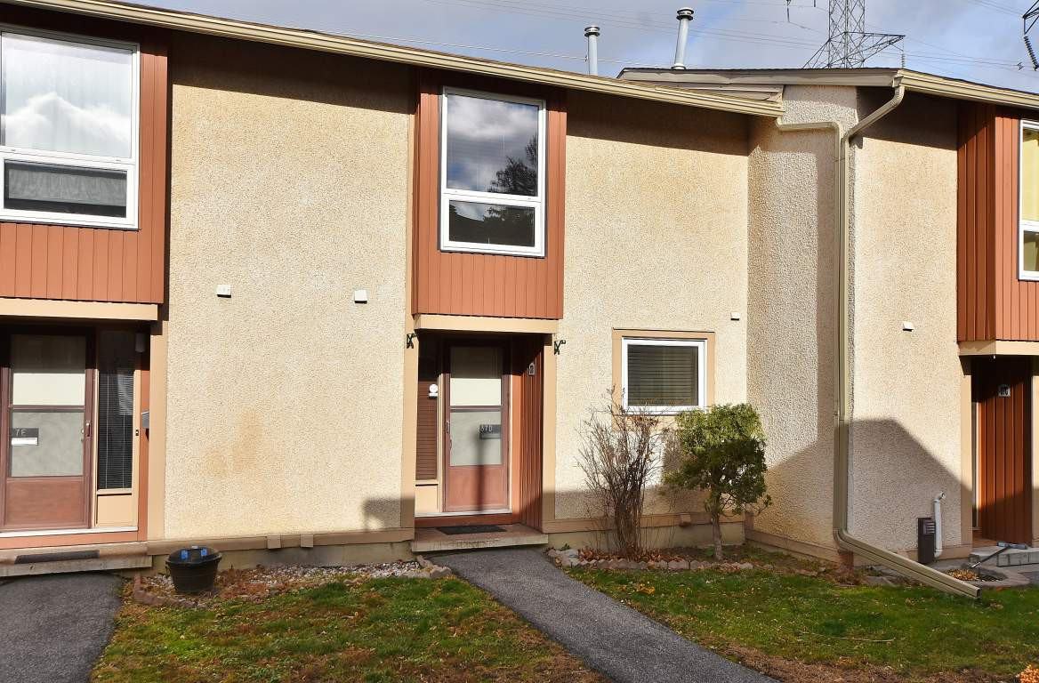 37D Woodfield Dr, Ottawa, ON K2G 3Y6 3 Bedroom House for 2,100/month