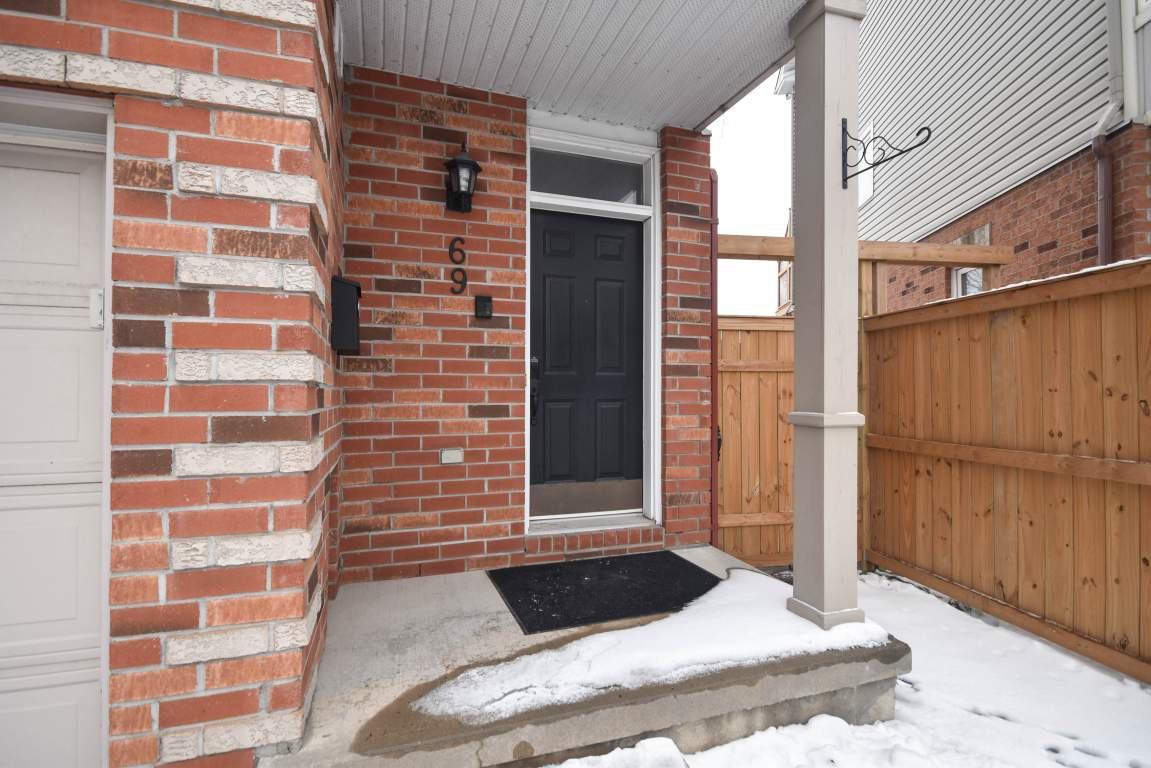 69 Robinson Avenue Apartments 69 Robinson Ave, Ottawa, ON K1N 8N8