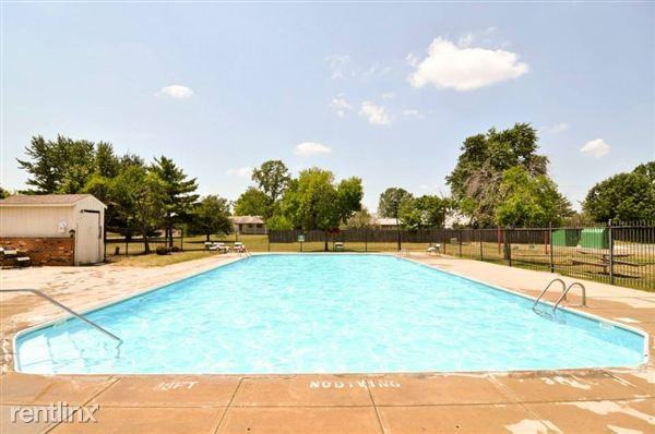 Bayside Commons - Photo 3 of 10