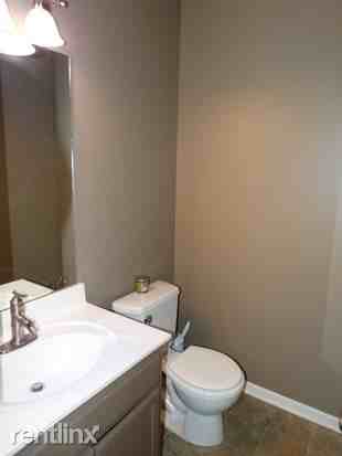 807 NE 102nd Ct - Photo 3 of 10