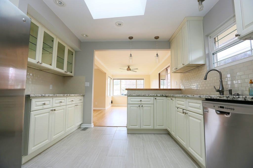 3245 39th Ave Sw - Photo 3 of 26