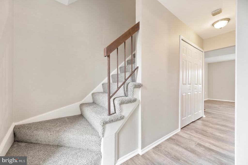 143 N Cottage Rd - Photo 3 of 32