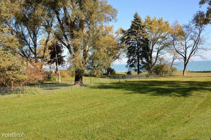 9411 Lakeshore Dr - Photo 3 of 38