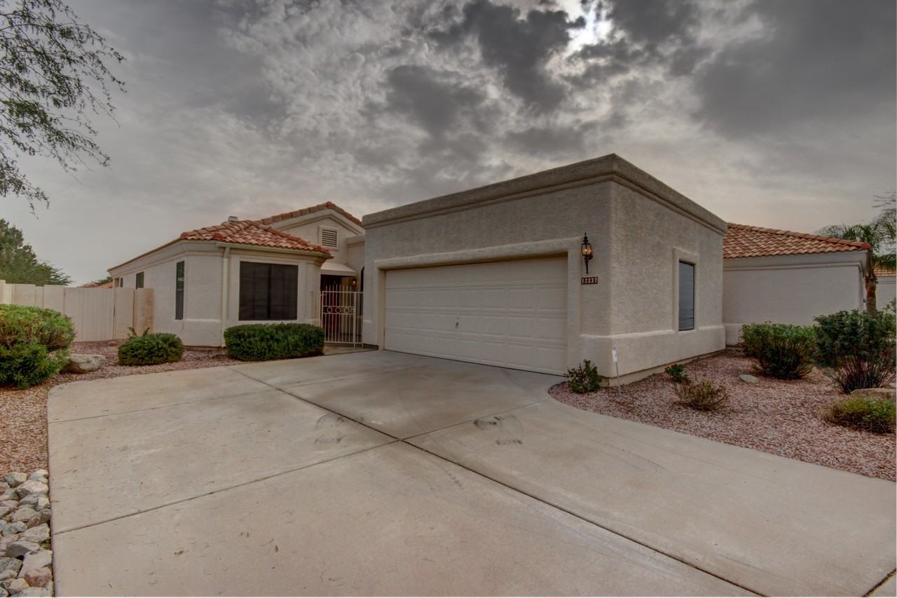 12237 N Falcon Dr - Photo 2 of 32