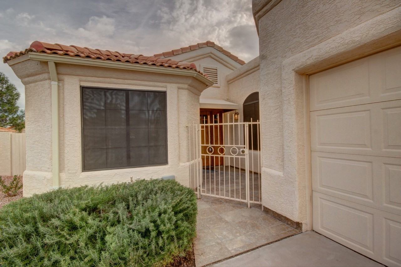 12237 N Falcon Dr - Photo 3 of 32