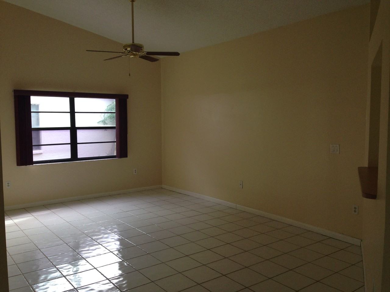 10812 Livingston Dr - Photo 2 of 12