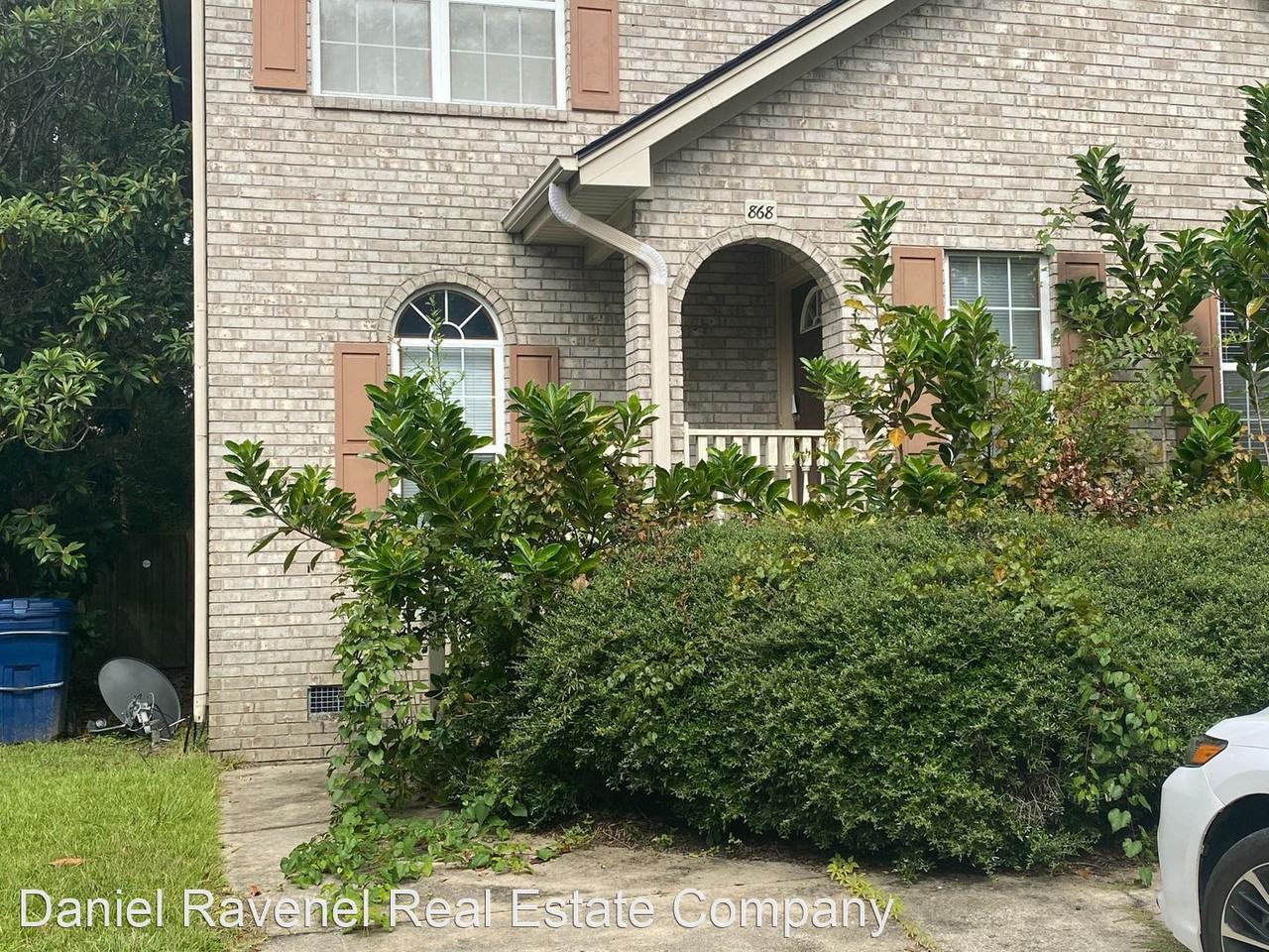 868 Colony Dr - Photo 2 of 39