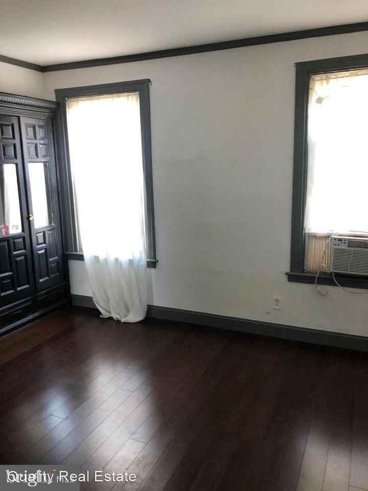 1250 N 29th St - Photo 2 of 10