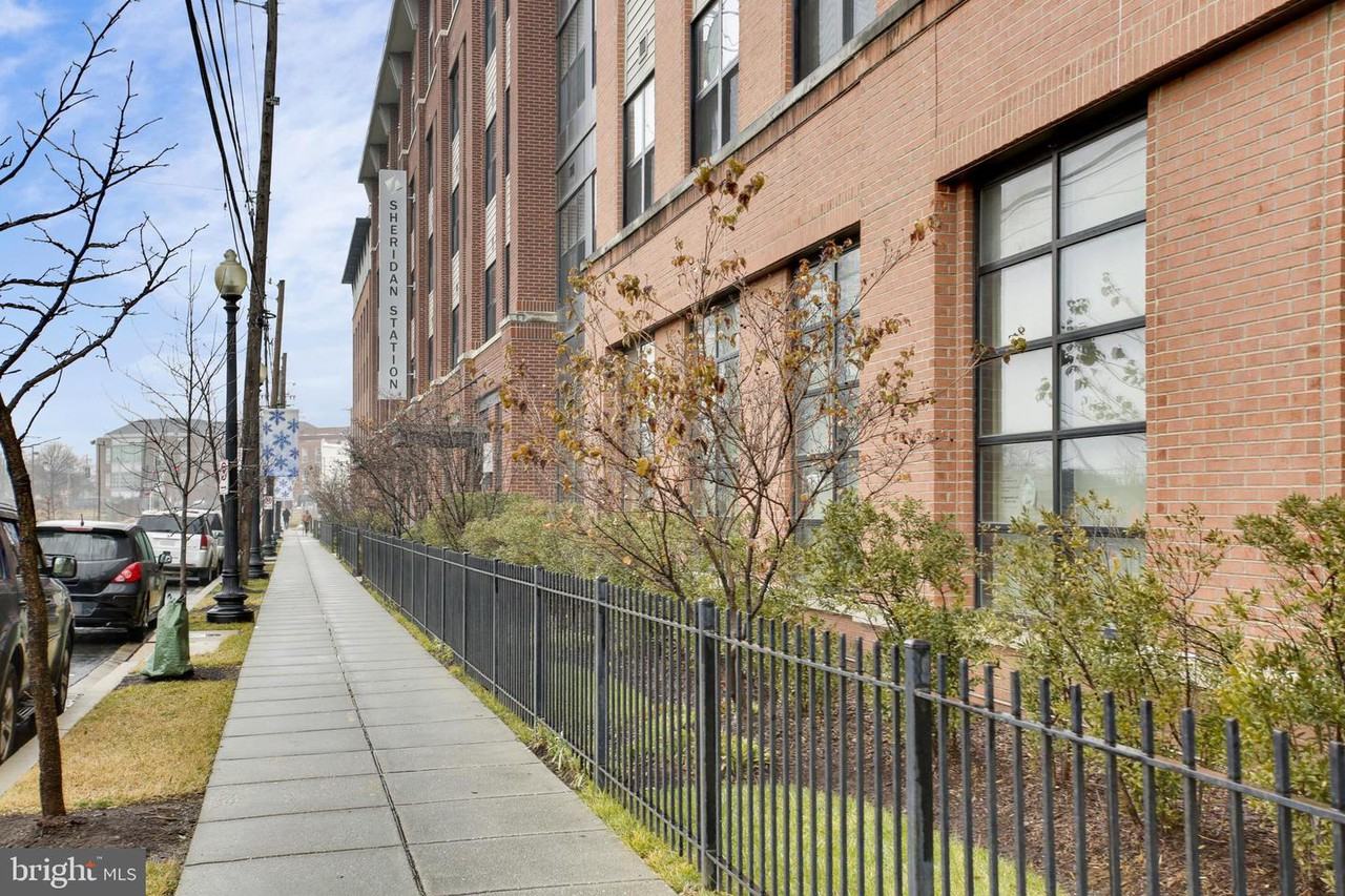 2526 Sheridan Rd Se - Photo 3 of 32