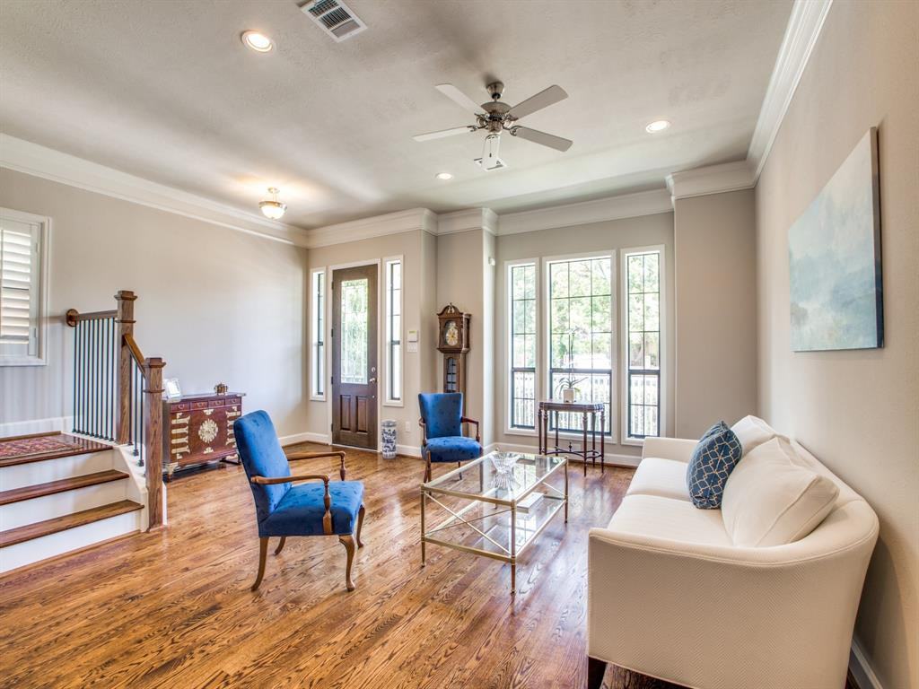 221 W 25th St Unit A - Photo 3 of 25