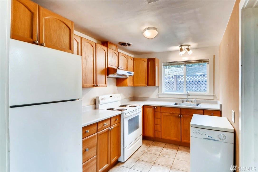 2319 Ne 86th St - Photo 2 of 7