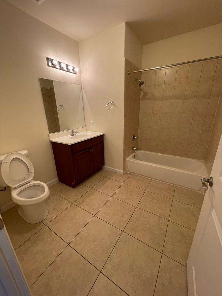 Jaclyn Heights - Photo 2 of 14