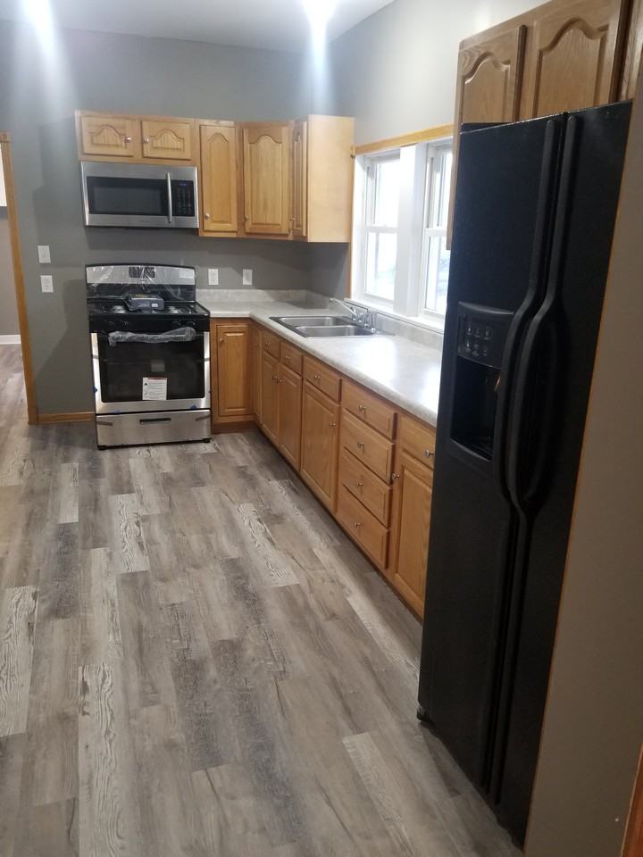 408 Oak St - Photo 3 of 16