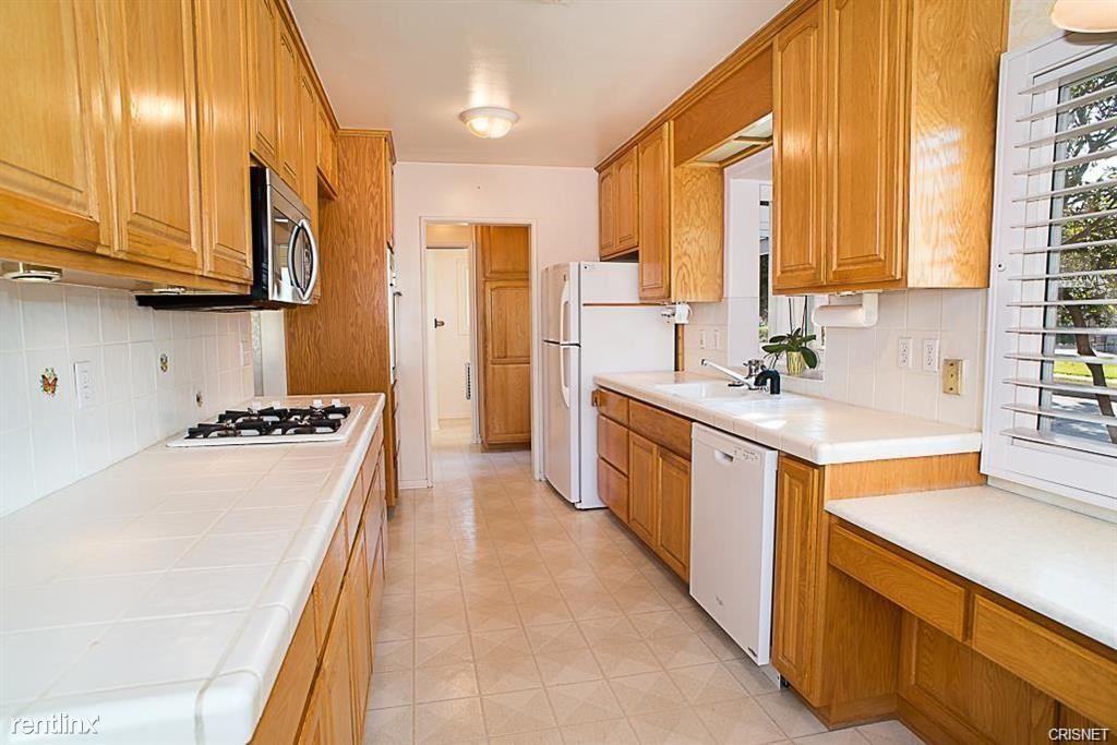 10101 Sophia Ave - Photo 2 of 10