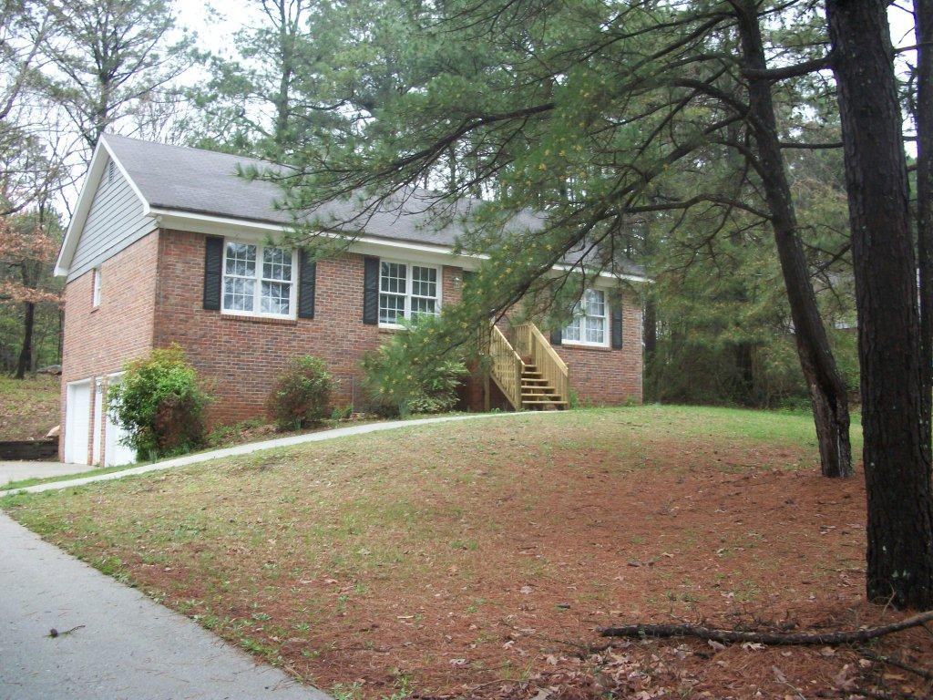 995 Walker Place Drive - Photo 2 of 6