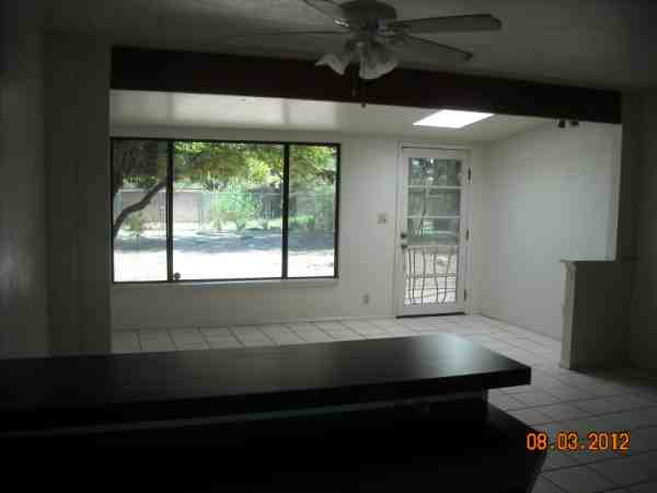 2536 N Stewart Ave - Photo 6 of 21