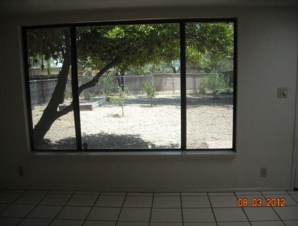 2536 N Stewart Ave - Photo 7 of 21