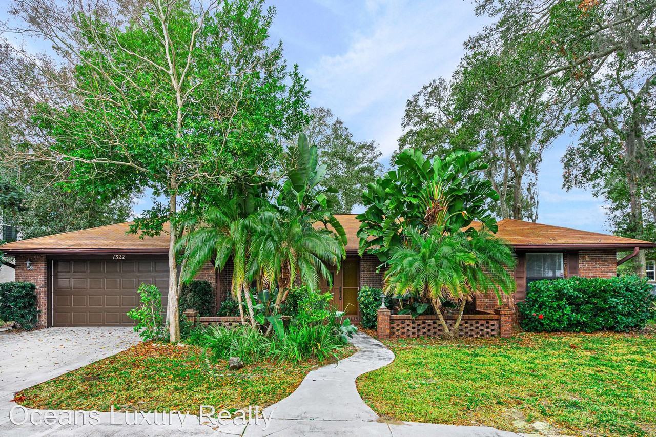 1322 N Beach St - Photo 2 of 26