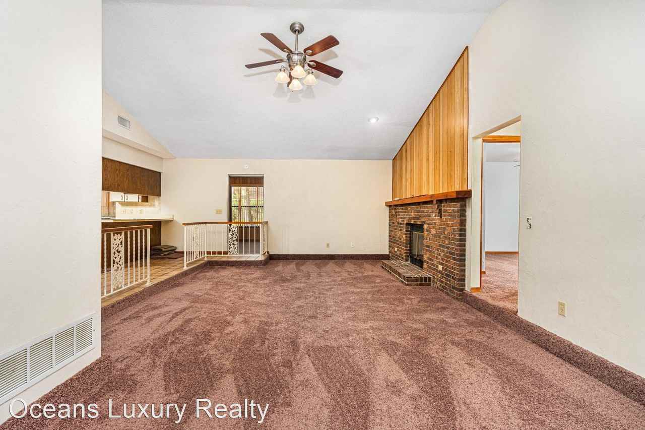 1322 N Beach St - Photo 3 of 26