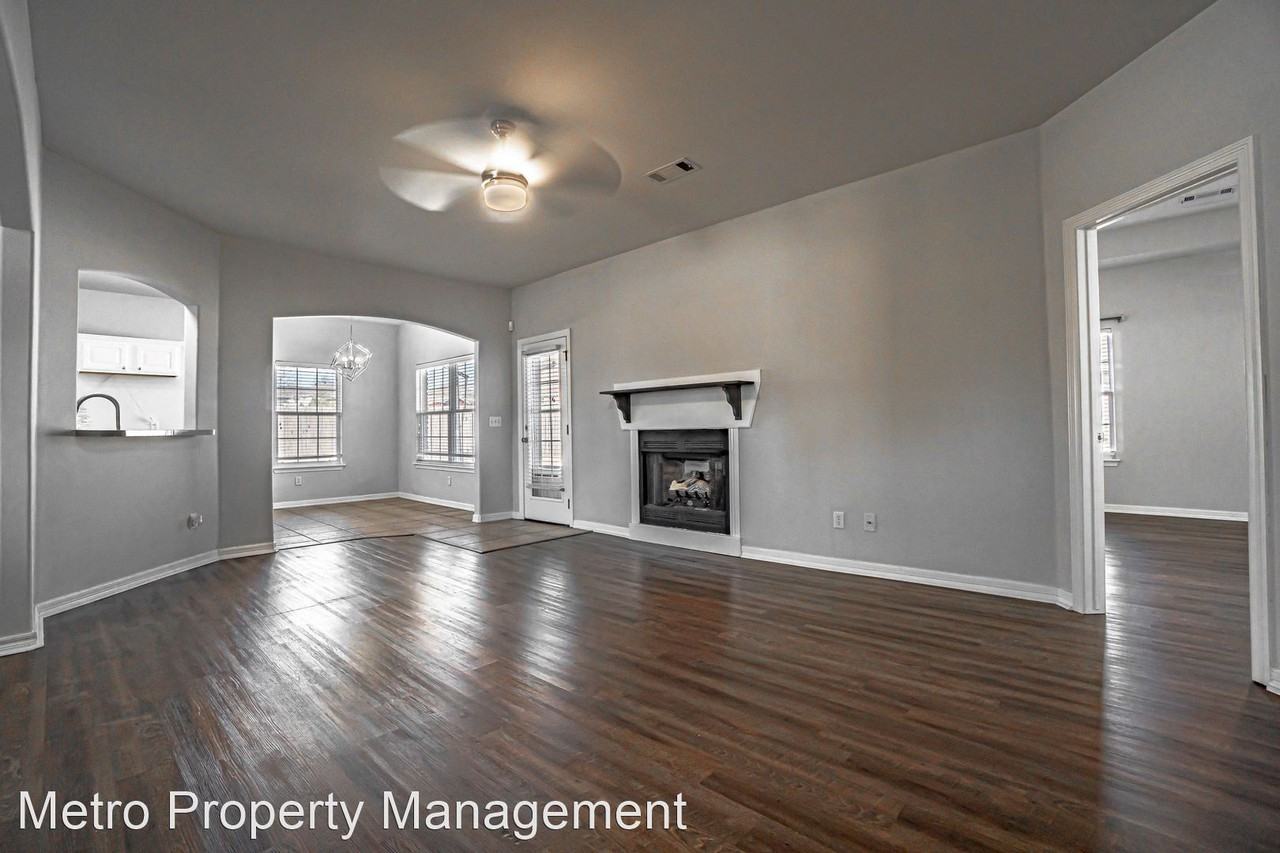 421 Kate Dr - Photo 3 of 17