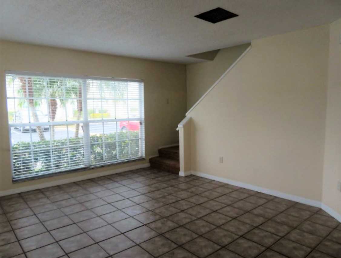 637 Kensington Lake Cir - Photo 2 of 16
