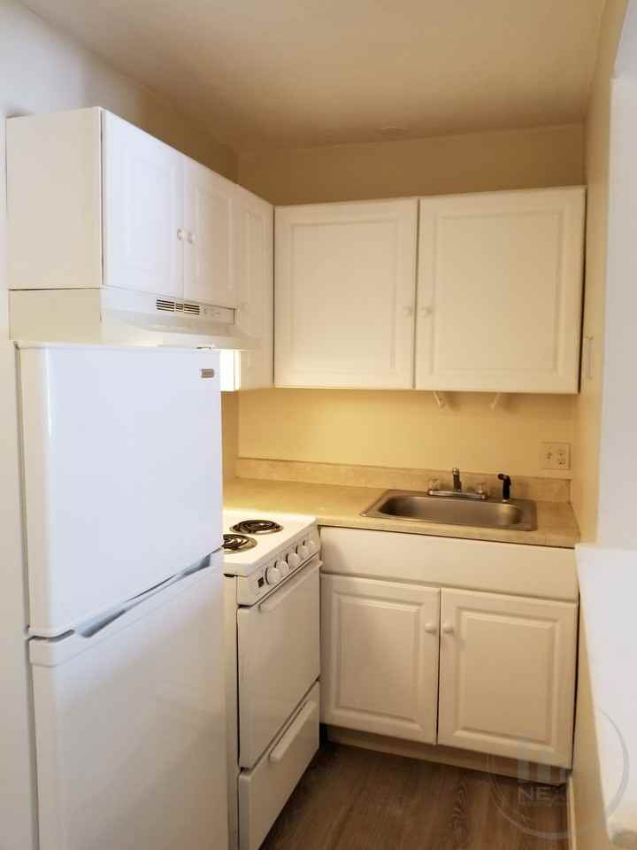 440 Saw Mill Rd - Photo 3 of 11
