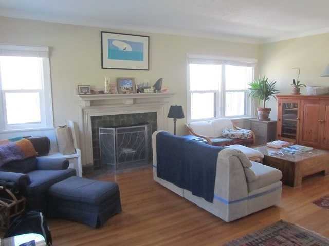 2339 Roslyn Ave - Photo 2 of 8