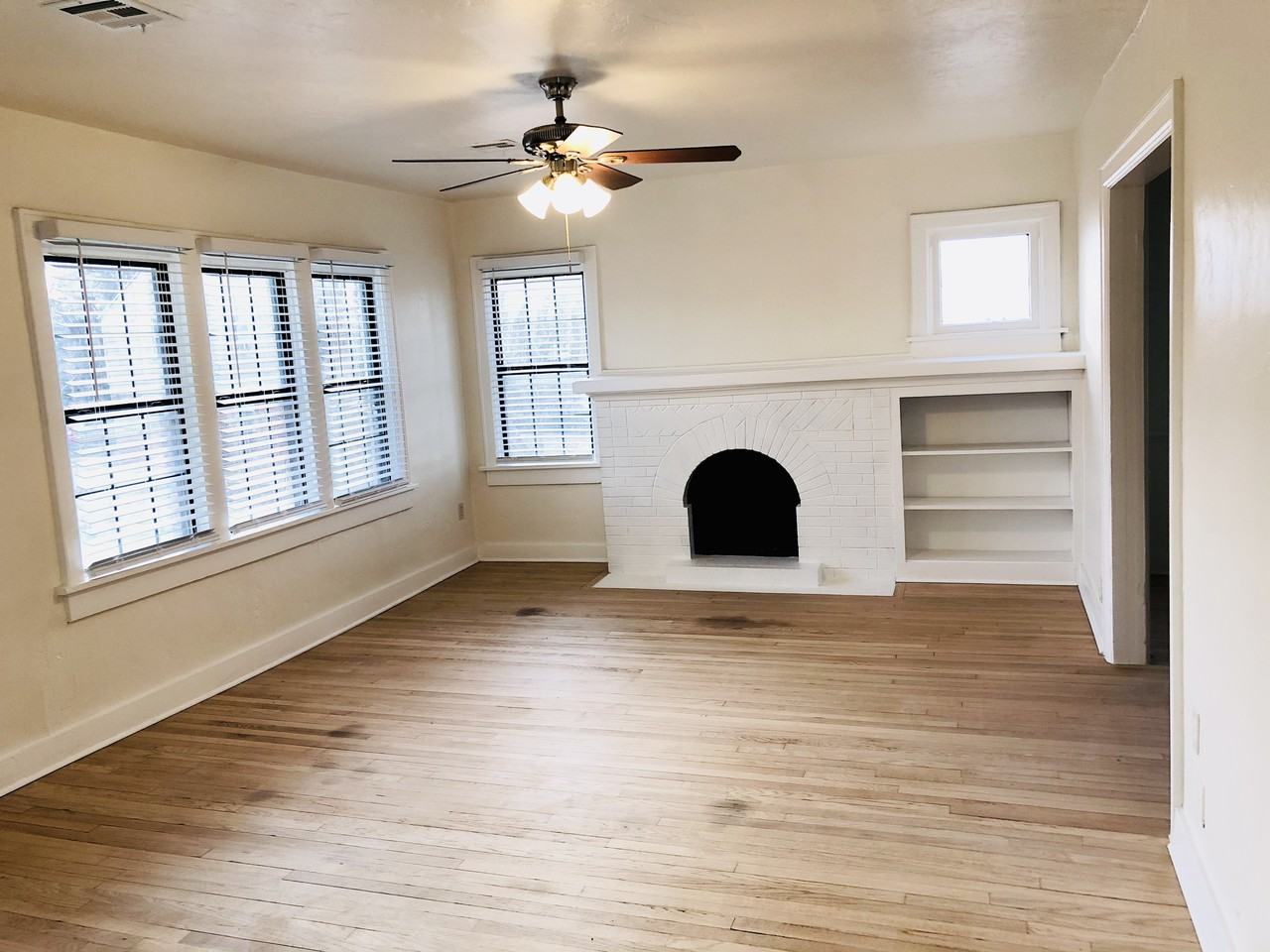 2433 Nw 20th St #1 - Photo 3 of 9