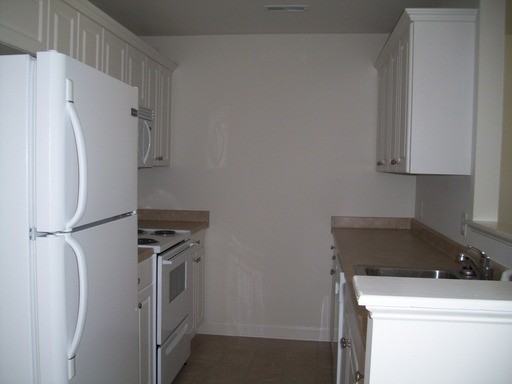 210 Durango Pl - Photo 3 of 11