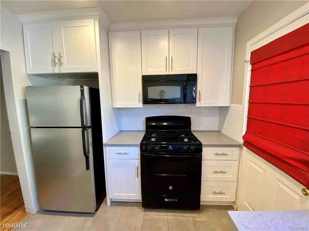 18009 Bullock St - Photo 2 of 12