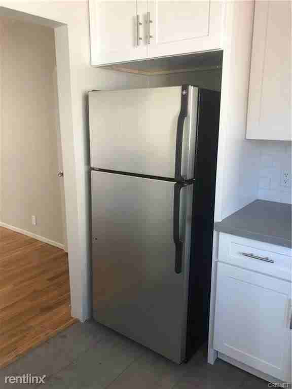 18009 Bullock St - Photo 3 of 12
