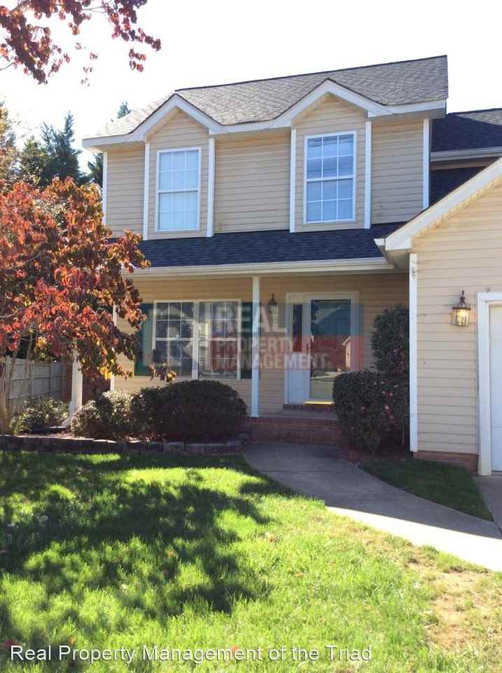 15 Wimbledon Ln - Photo 2 of 28