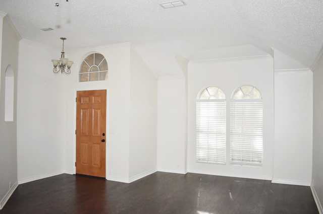 1724 Kingston Ln - Photo 2 of 18
