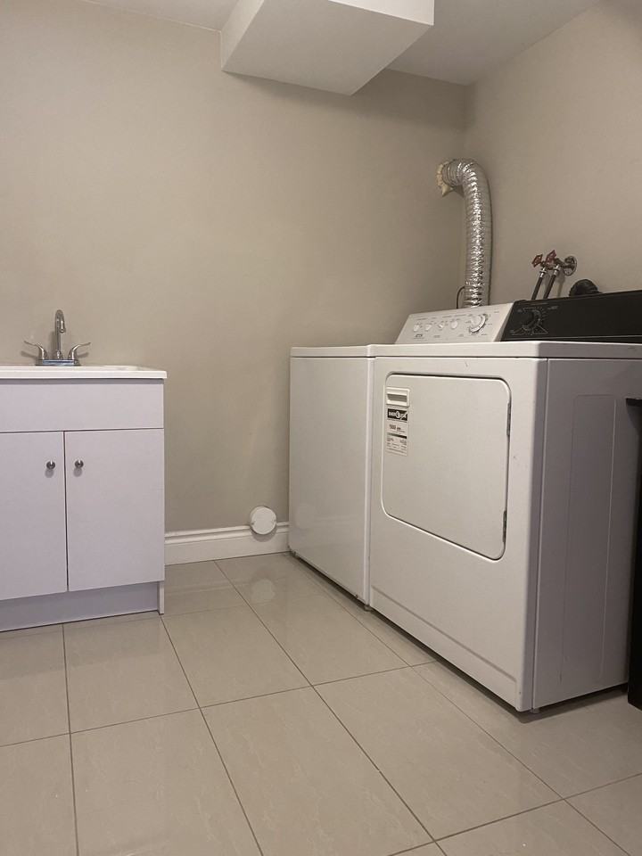 21 Gladsmore Crescent - Photo 3 of 24