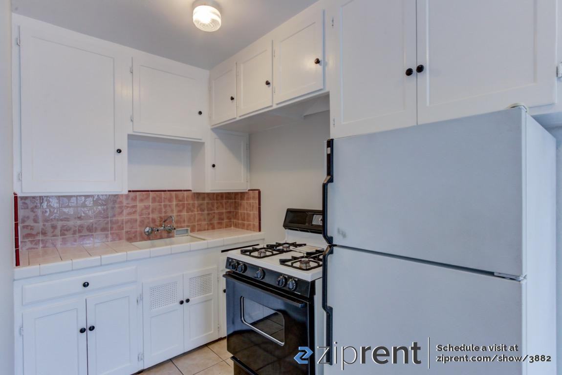 4384 Mcclintock St - Photo 3 of 10