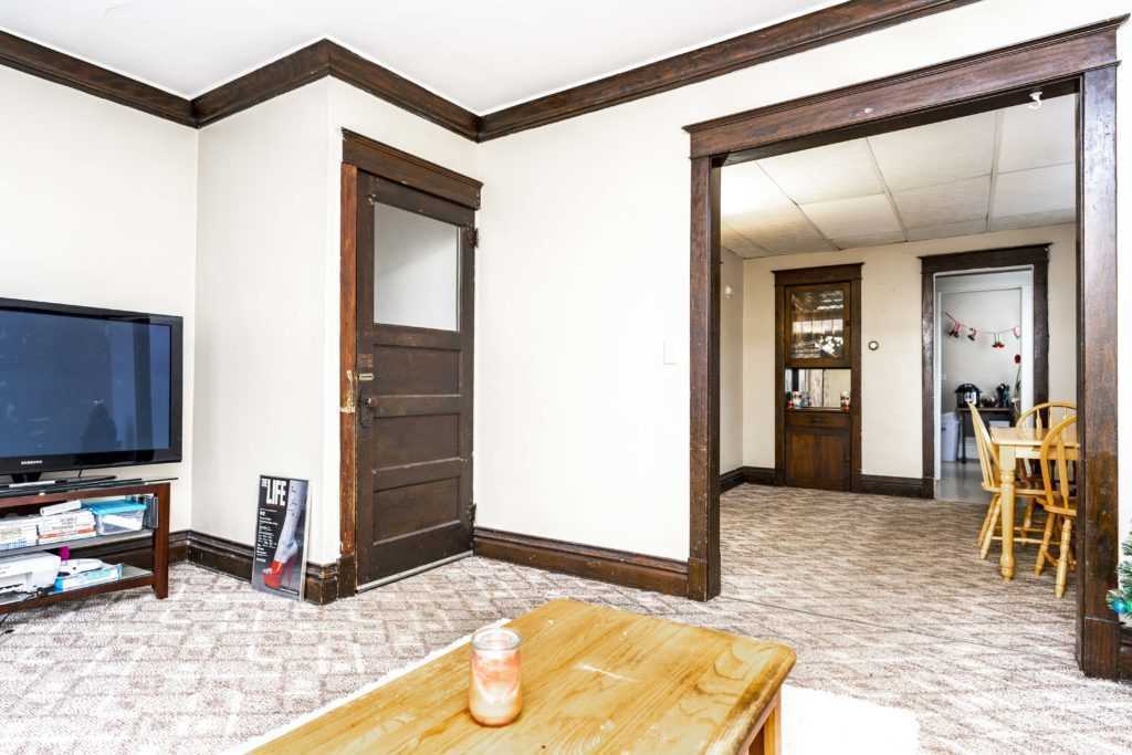 814 E 5th St - Photo 3 of 16