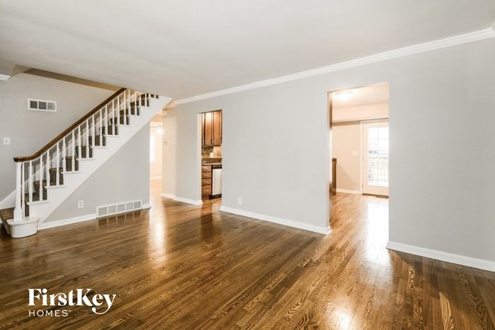 7630 General Sherman Ln - Photo 3 of 15