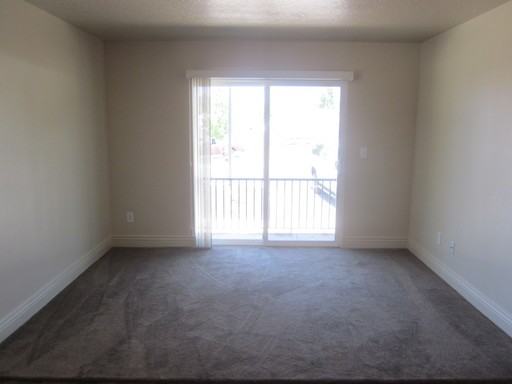 126 E Resaca Dr - Photo 2 of 12