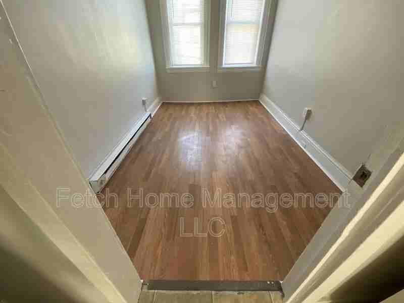 430 Manor St - Photo 2 of 9