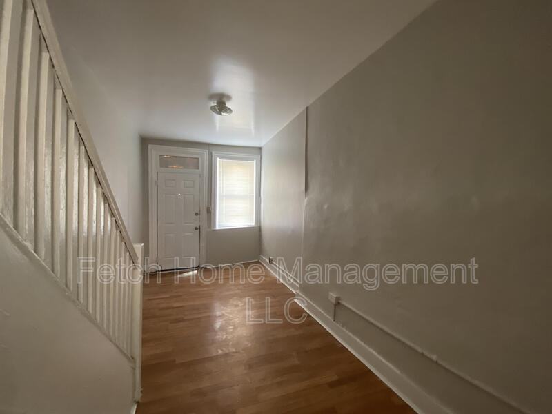 430 Manor St - Photo 3 of 9