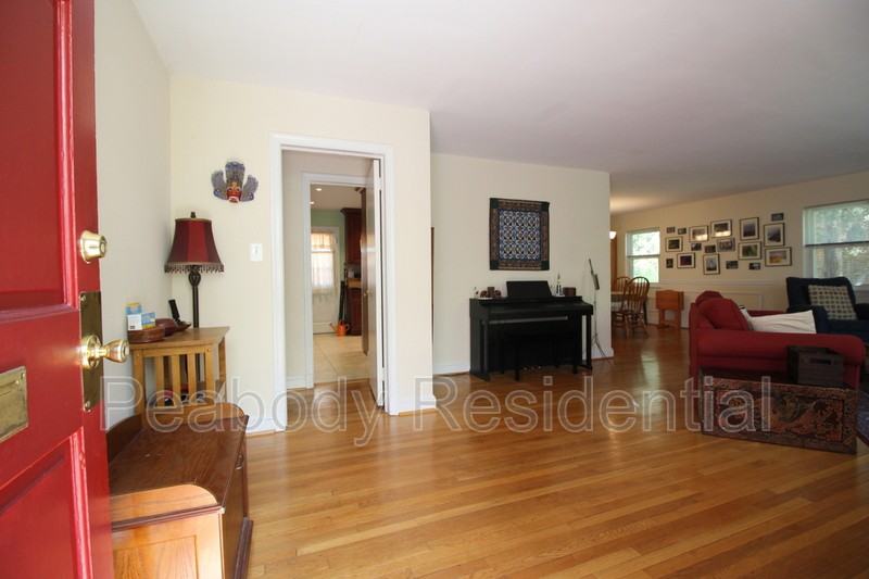 2437 N Taylor St - Photo 3 of 30