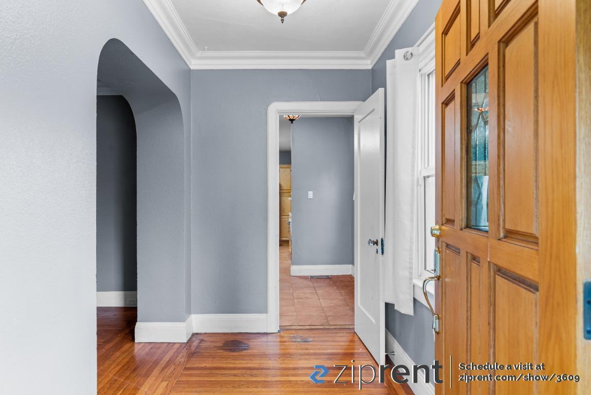 265 Bancroft Ave - Photo 3 of 20