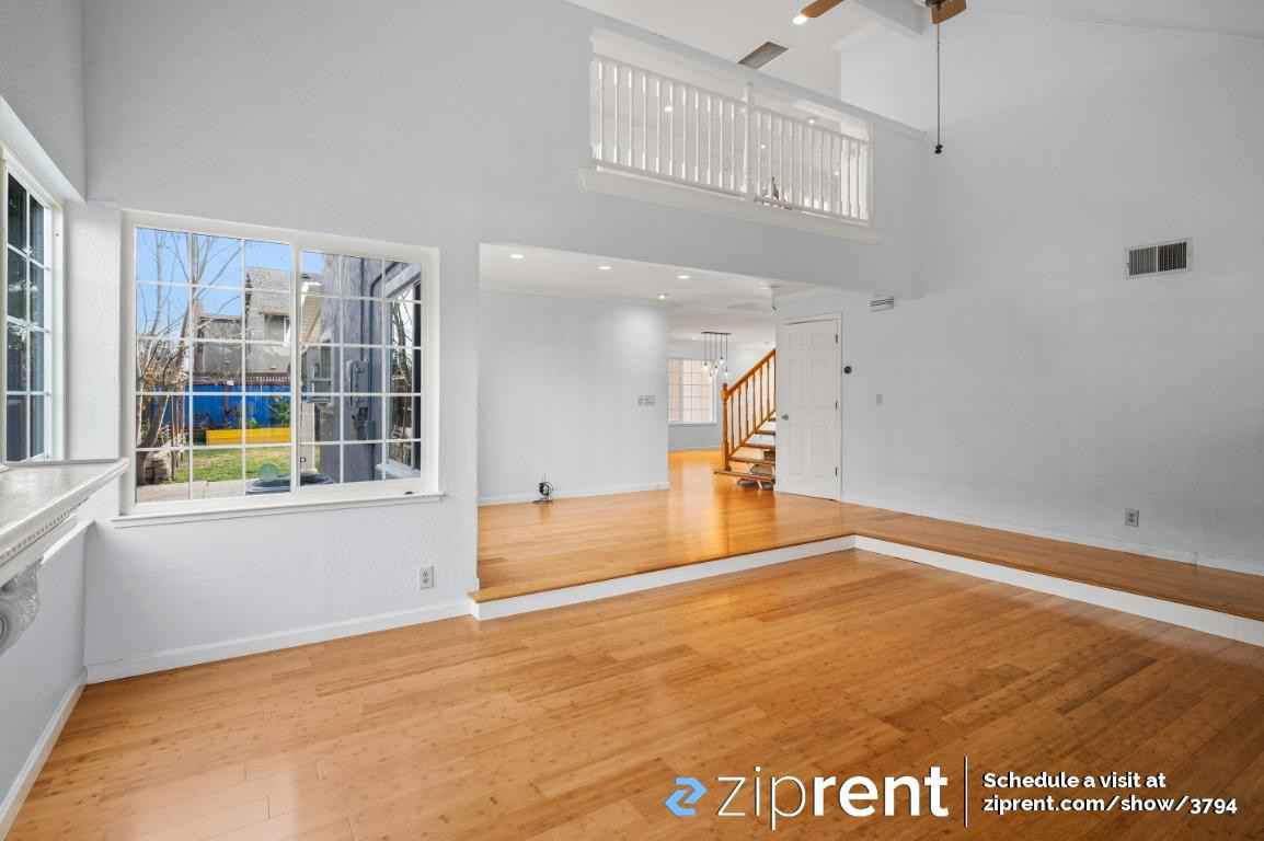 324 Marti Way - Photo 3 of 28