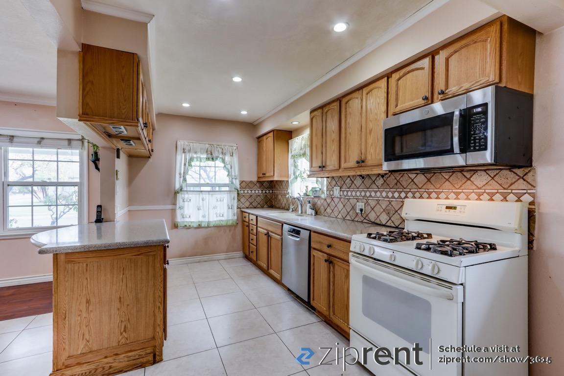 18420 Alburtis Ave - Photo 3 of 20