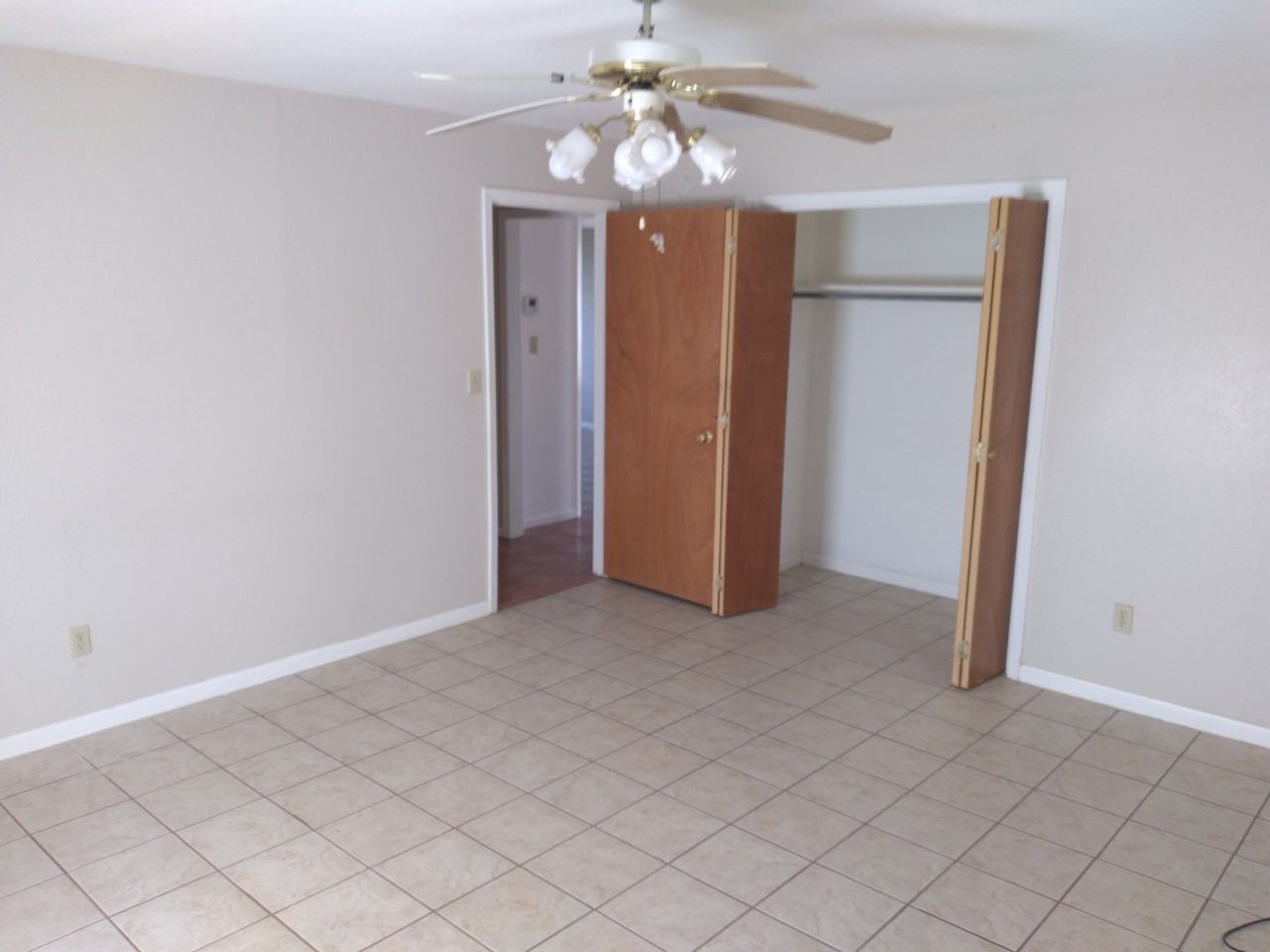 825 Avenue B - Photo 2 of 15